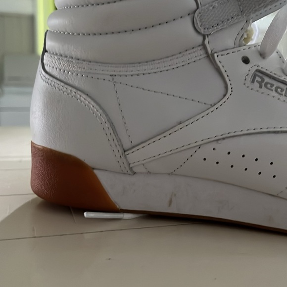 Reebok Freestyle Hi sneakers, size 6 - Picture 3 of 6
